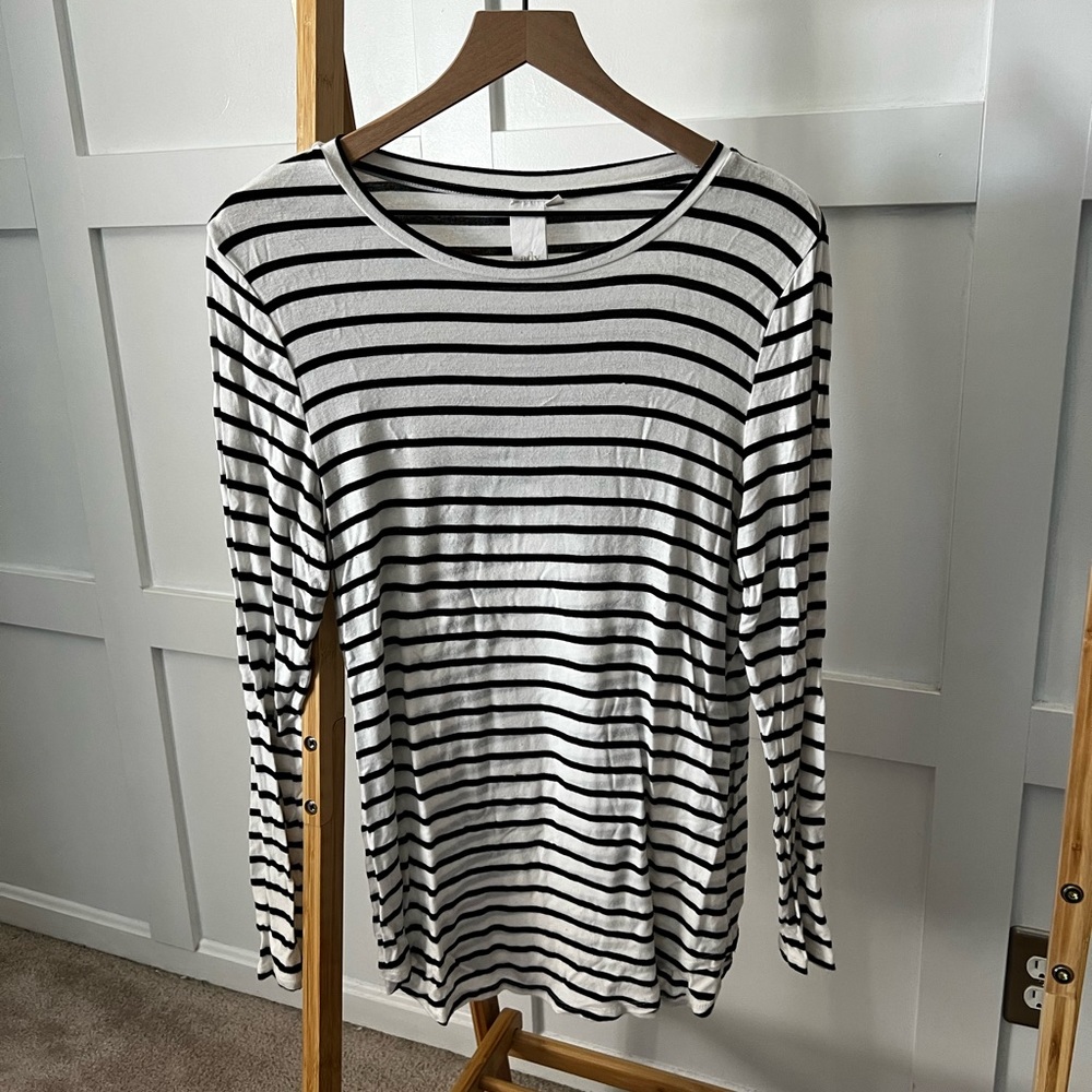 Black & White Striped Cozy Long Sleeve Size Medium